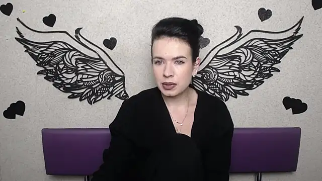 JasmineKouch online show from 11/17/25, 07:23