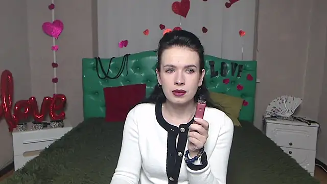 JasmineKouch online show from 11/26/25, 06:13