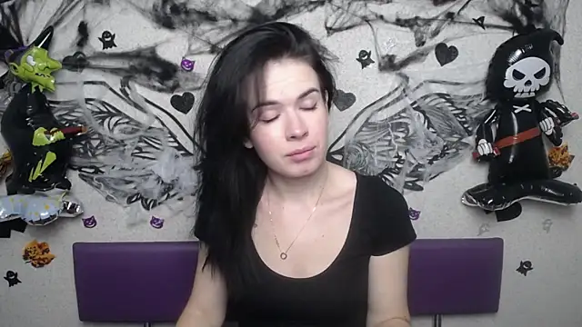 JasmineKouch online show from 10/21/25, 05:34