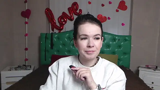 JasmineKouch online show from 02/11/26, 06:24