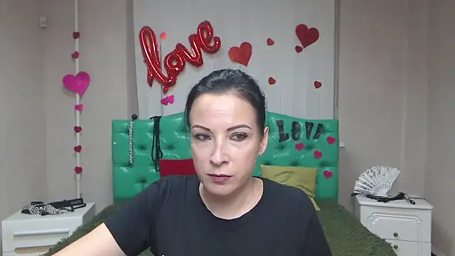 Snapshot of ElizabethSho chatting on 09/09/25, 05:11 ElizabethSho online show from 09/09/25, 05:11