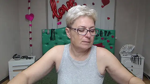 EmiliaGree online show from 09/26/25, 05:09