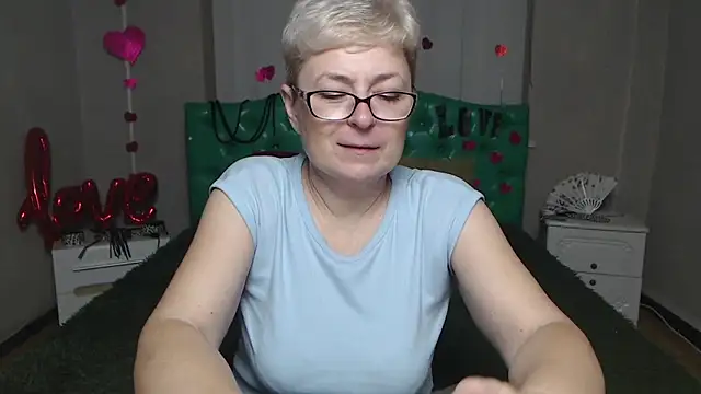 EmiliaGree online show from 11/27/25, 06:19