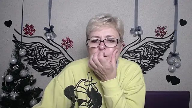 EmiliaGree online show from 12/14/25, 06:02