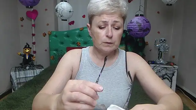 EmiliaGree online show from 10/29/25, 06:07