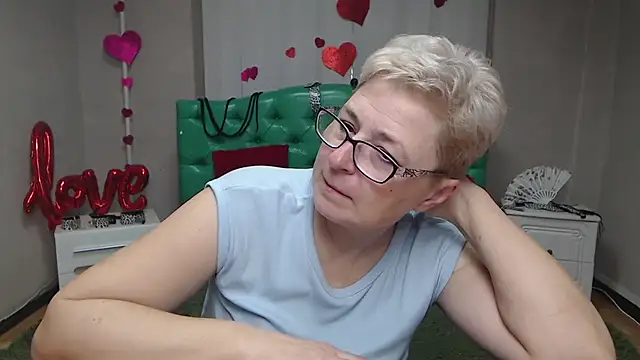 EmiliaGree online show from 11/25/25, 06:08