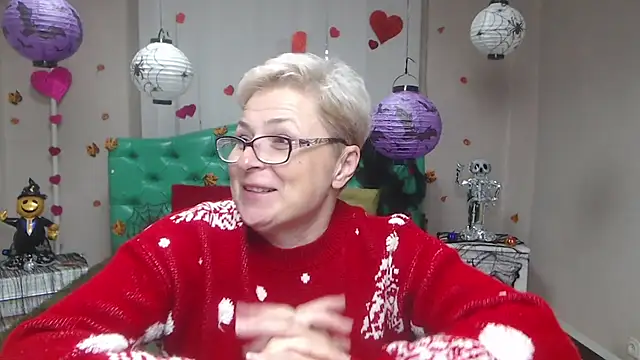 EmiliaGree online show from 10/31/25, 06:04