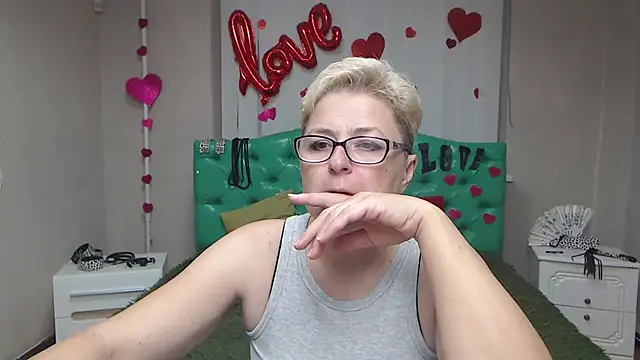 EmiliaGree online show from 10/13/25, 05:03