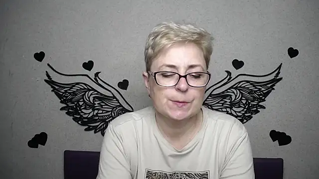 EmiliaGree online show from 04/04/26, 05:19