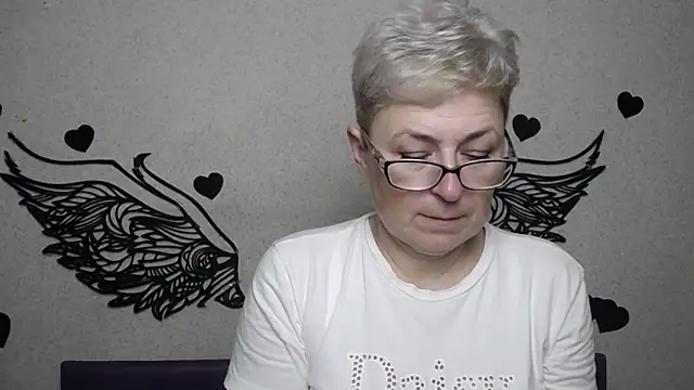 EmiliaGree online show from 11/17/25, 06:12