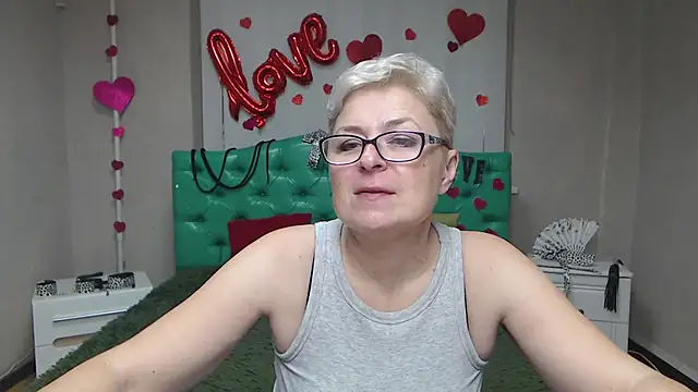 EmiliaGree online show from 11/16/25, 06:12