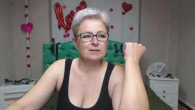 EmiliaGree online show from 09/17/25, 05:04