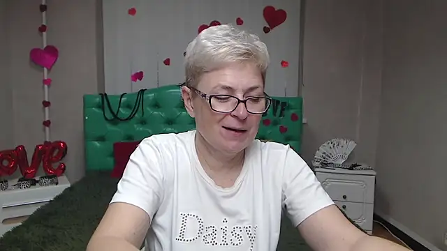 EmiliaGree online show from 11/19/25, 06:19