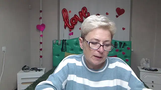 EmiliaGree online show from 10/01/25, 05:17