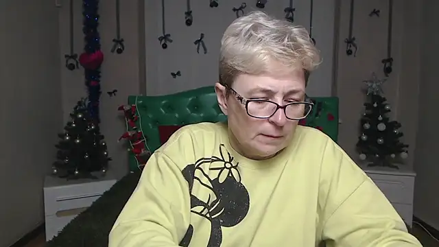 EmiliaGree online show from 12/15/25, 06:03