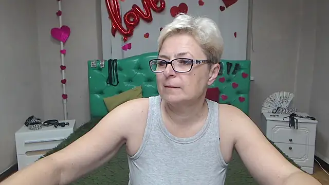 EmiliaGree online show from 10/12/25, 05:09