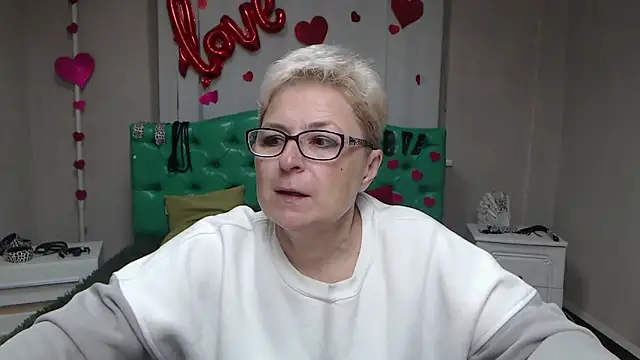 EmiliaGree online show from 09/27/25, 05:08