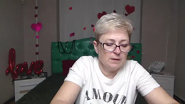 EmiliaGree online show from 12/02/25, 06:20