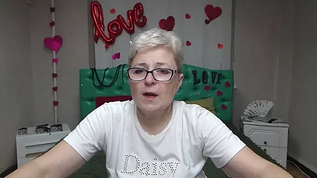 EmiliaGree online show from 11/18/25, 06:11