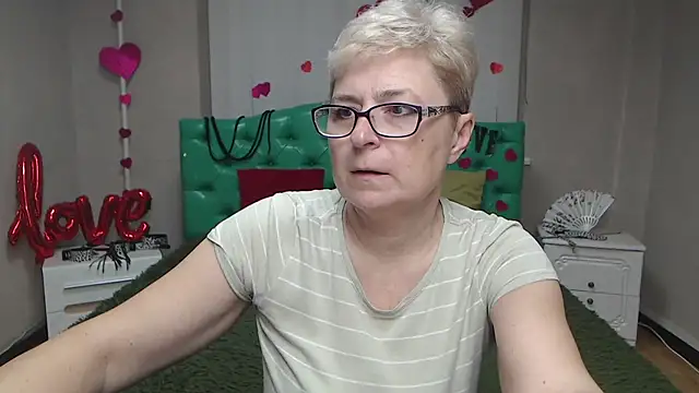 EmiliaGree online show from 11/28/25, 06:19