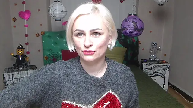 Snapshot of OliviaHorst chatting on 11/09/25, 06:12 OliviaHorst online show from 11/09/25, 06:12