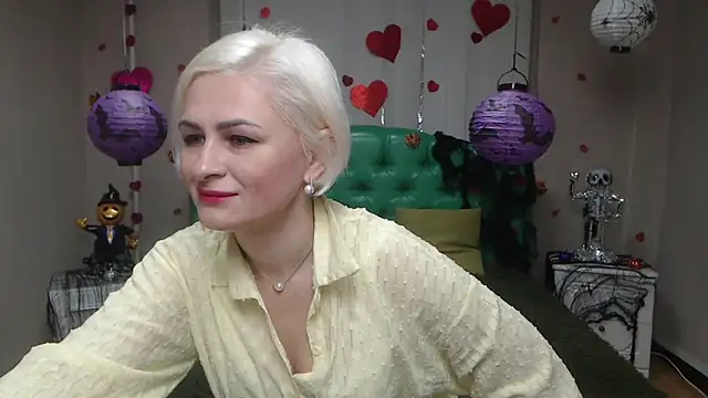 Snapshot of OliviaHorst chatting on 10/29/25, 06:23 OliviaHorst online show from 10/29/25, 06:23