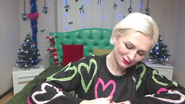 Snapshot of OliviaHorst chatting on 12/17/25, 06:18 OliviaHorst online show from 12/17/25, 06:18