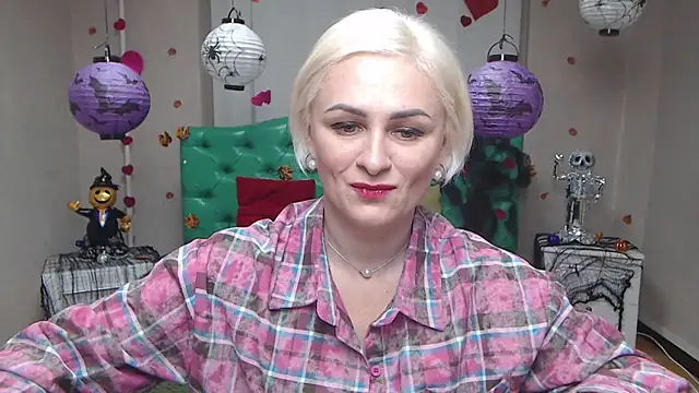 Snapshot of OliviaHorst chatting on 10/25/25, 05:13 OliviaHorst online show from 10/25/25, 05:13