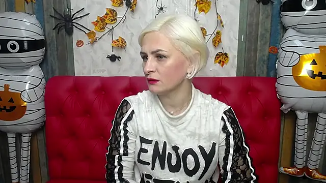 Snapshot of OliviaHorst chatting on 10/26/25, 06:08 OliviaHorst online show from 10/26/25, 06:08