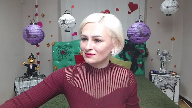 Snapshot of OliviaHorst chatting on 10/20/25, 05:24 OliviaHorst online show from 10/20/25, 05:24