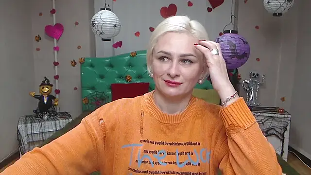 Snapshot of OliviaHorst chatting on 11/06/25, 06:17 OliviaHorst online show from 11/06/25, 06:17