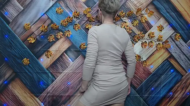 EllaBonito online show from 12/01/25, 06:36