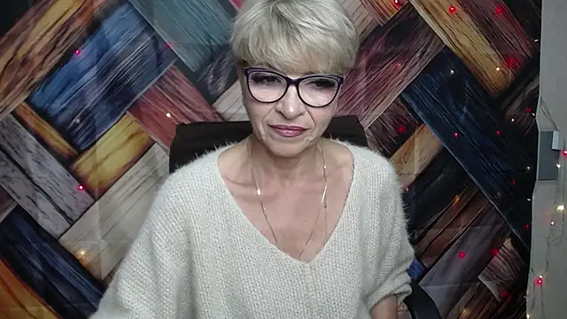 EllaBonito online show from 10/17/25, 05:33