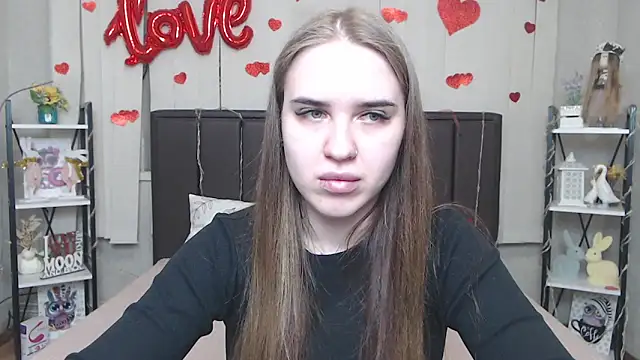 LauraHlot online show from 04/08/26, 06:04