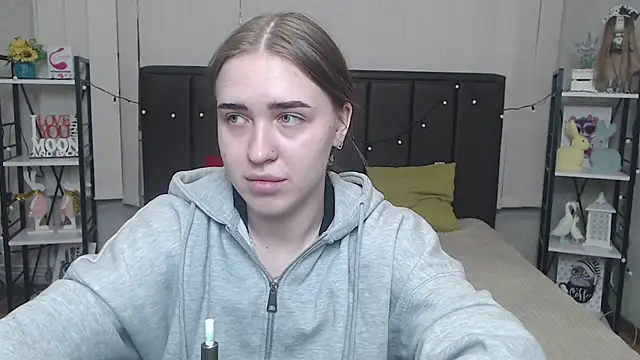 LauraHlot online show from 09/26/25, 05:42