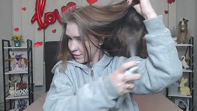 Snapshot of LauraHlot chatting on 02/10/26, 07:57 LauraHlot online show from 02/10/26, 07:57