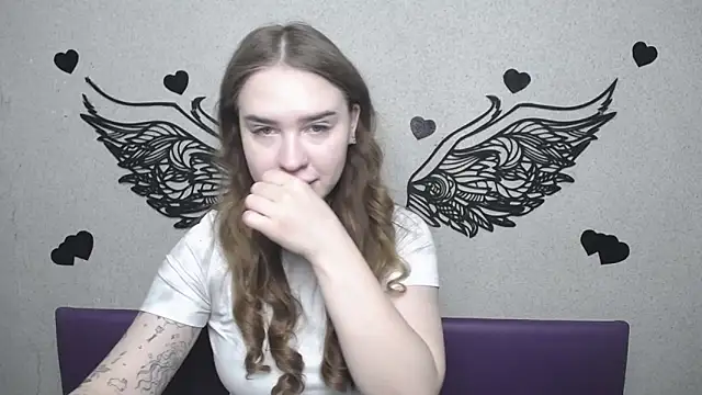 LauraHlot online show from 04/29/26, 06:06