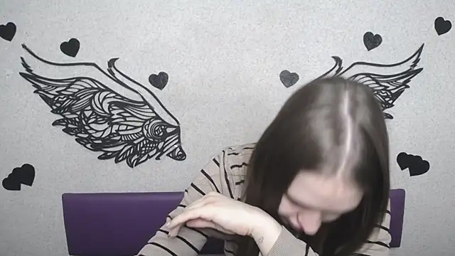 LauraHlot online show from 10/06/25, 05:24