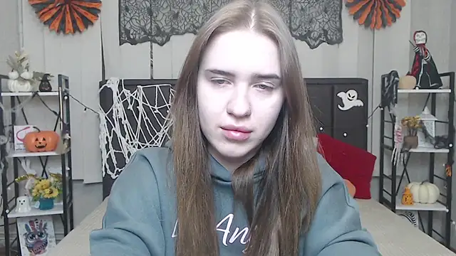 LauraHlot online show from 10/26/25, 06:41