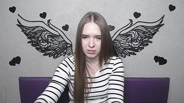 LauraHlot online show from 04/18/26, 07:07