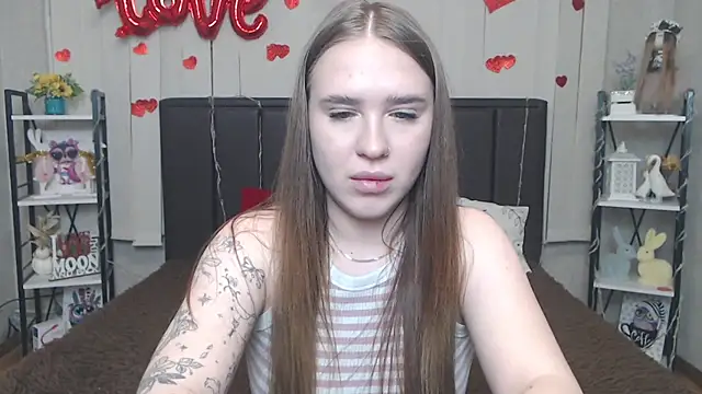 LauraHlot online show from 05/08/26, 05:39