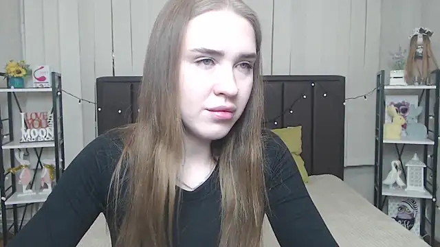 LauraHlot online show from 10/15/25, 05:43