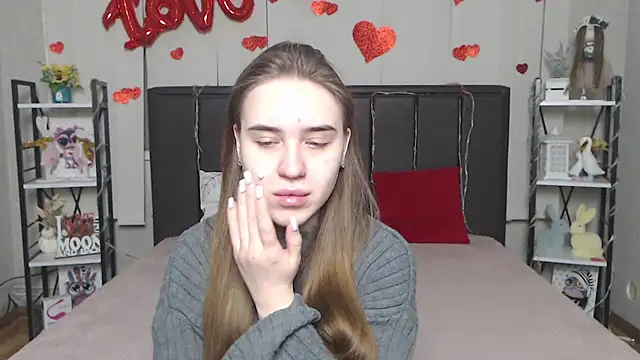 Snapshot of LauraHlot chatting on 02/19/26, 06:27 LauraHlot online show from 02/19/26, 06:27