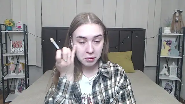 LauraHlot online show from 10/13/25, 05:42