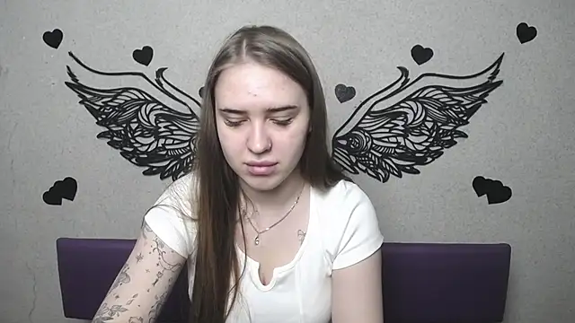 LauraHlot online show from 04/26/26, 05:54