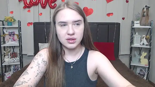 LauraHlot online show from 05/07/26, 06:11