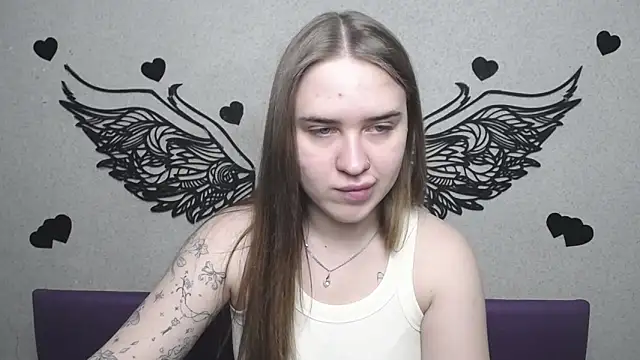 LauraHlot online show from 05/06/26, 05:44