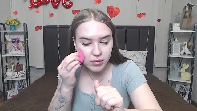 LauraHlot online show from 05/09/26, 05:38
