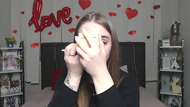 Snapshot of LauraHlot chatting on 02/26/26, 06:52 LauraHlot online show from 02/26/26, 06:52