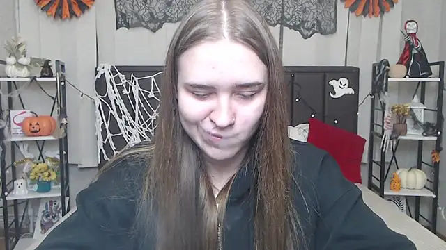 LauraHlot online show from 10/23/25, 05:33